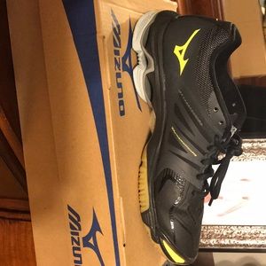 Mizuno volleyball shoes